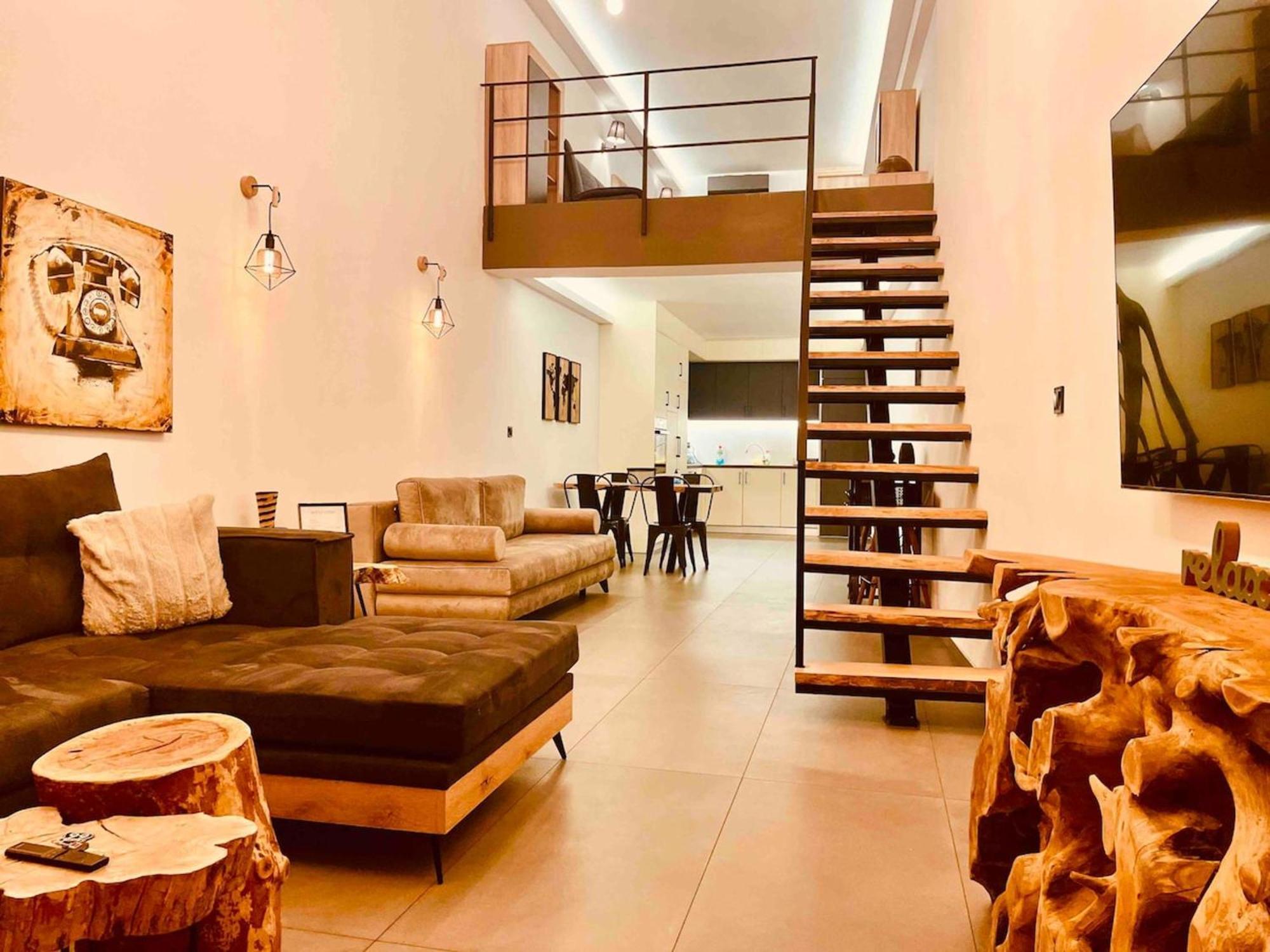 Loft -nomad Friendly # Superhost Hub# *